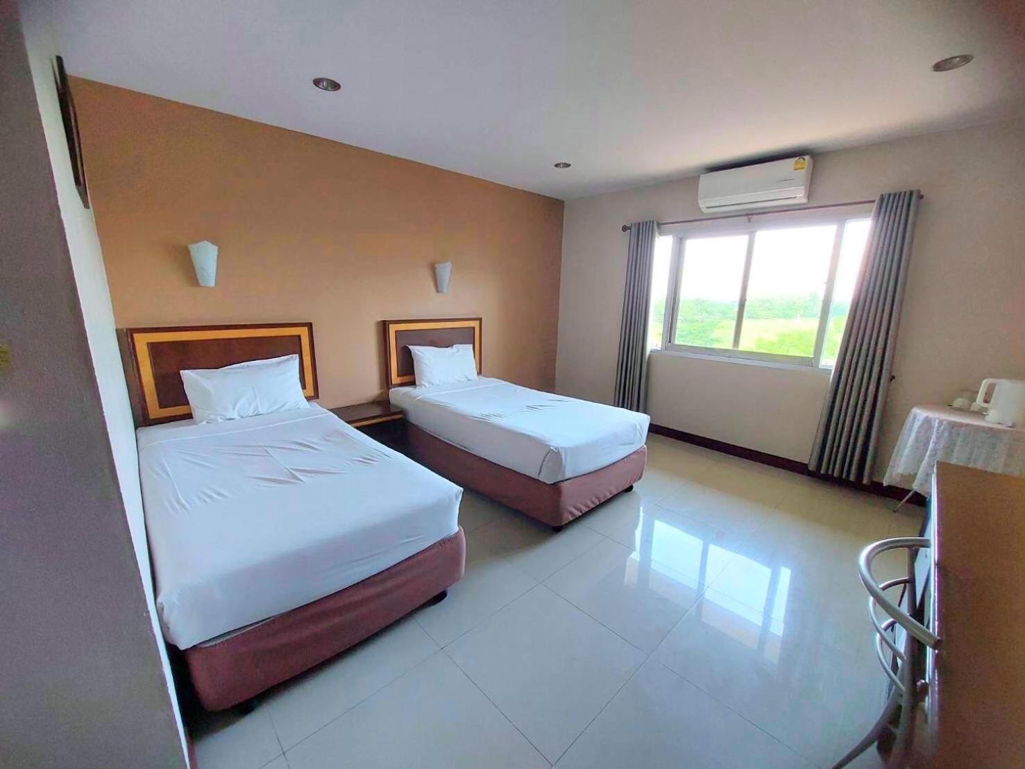 Kp Hotel Udonthani Kumphawapi Extérieur photo